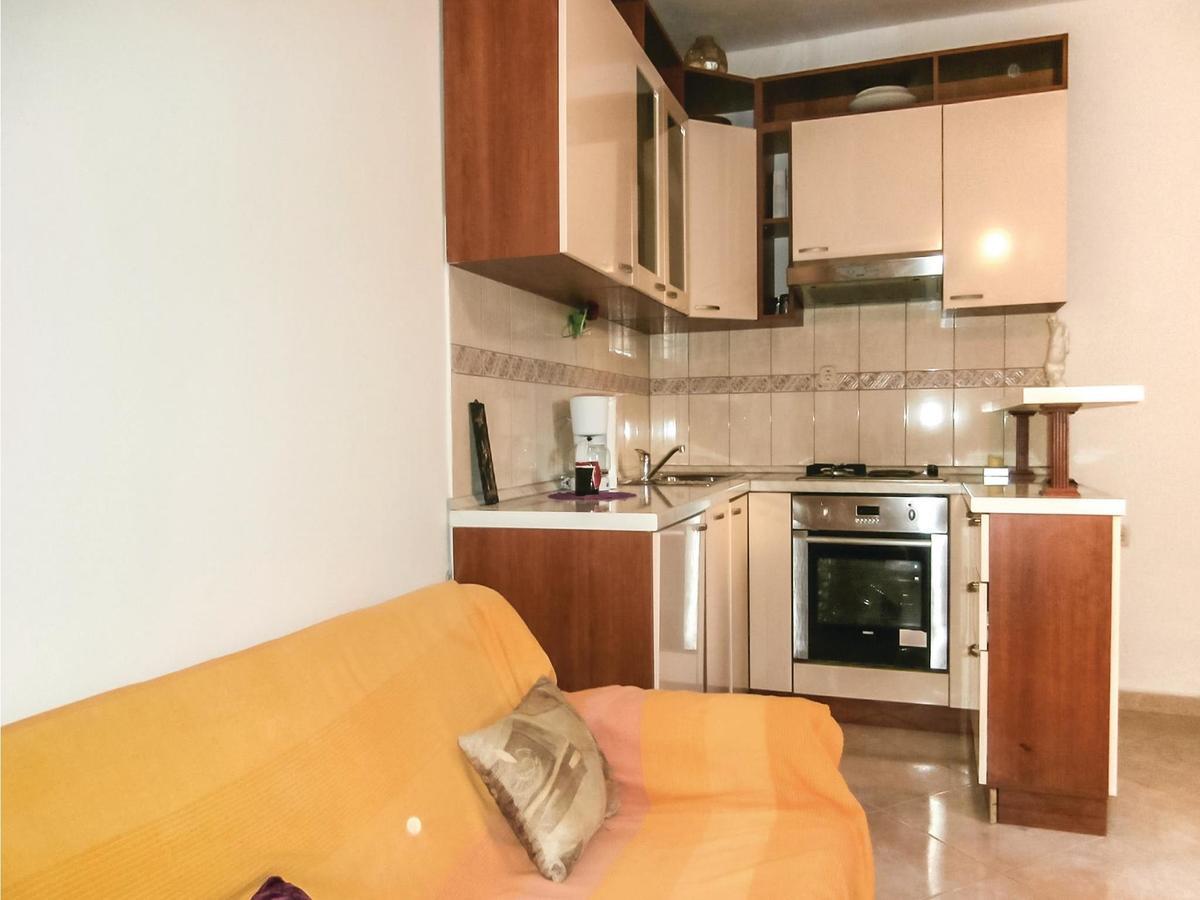 Lovely Apartment In Omis With Kitchen Exterior foto